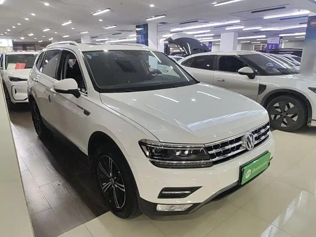 Volkswagen Tiguan L — фото 4