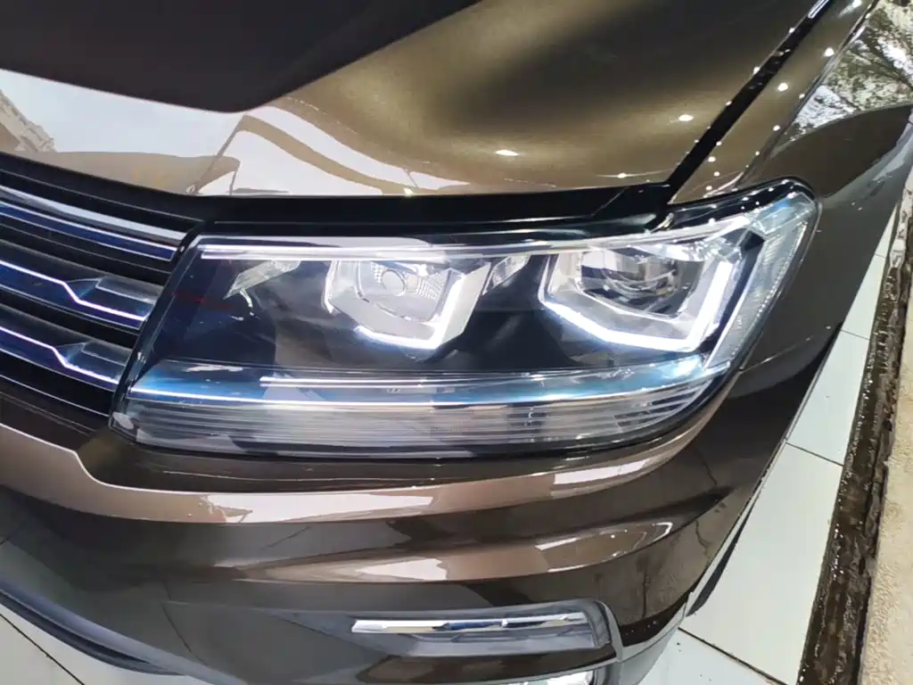 Volkswagen Tiguan L — фото 24