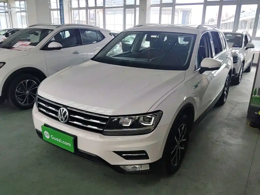 Volkswagen Tiguan L — фото 2