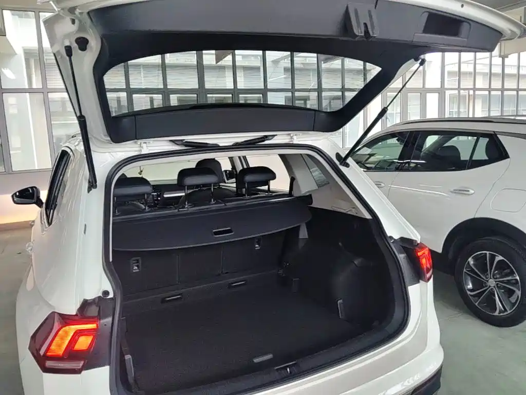 Volkswagen Tiguan L — фото 19