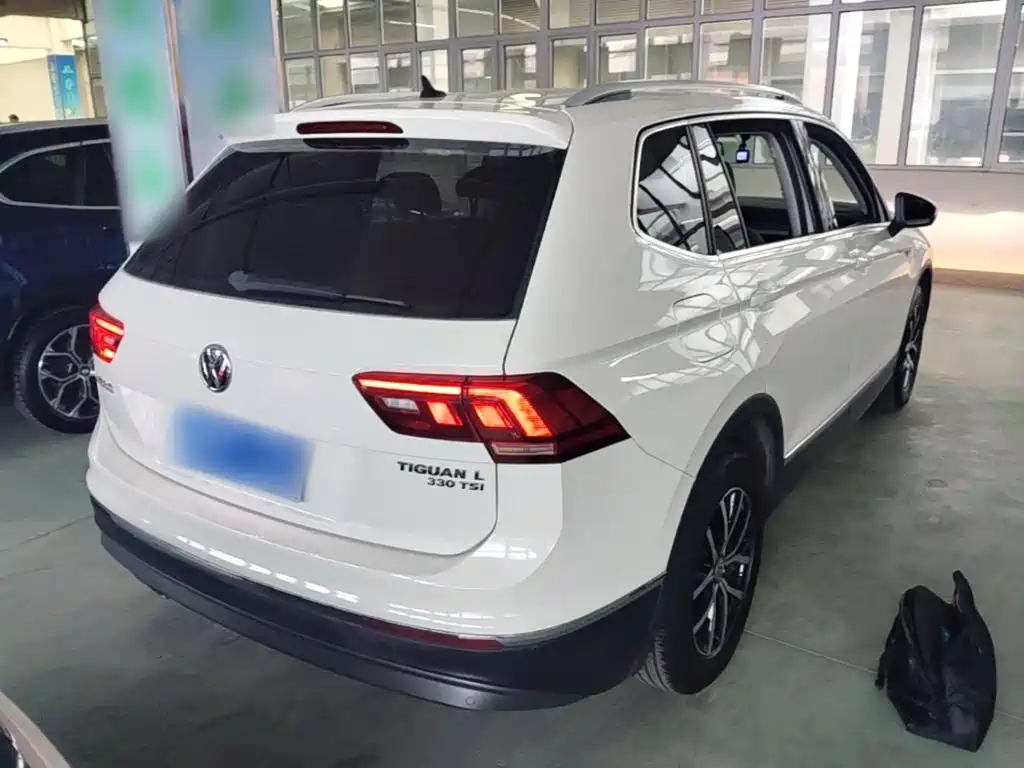 Volkswagen Tiguan L — фото 7