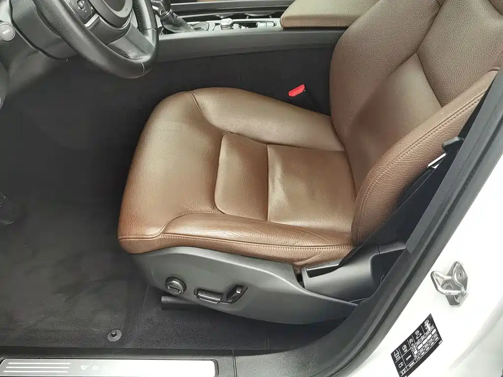 Volvo XC60 — фото 20