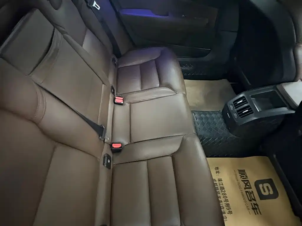 Volvo S60 — фото 11