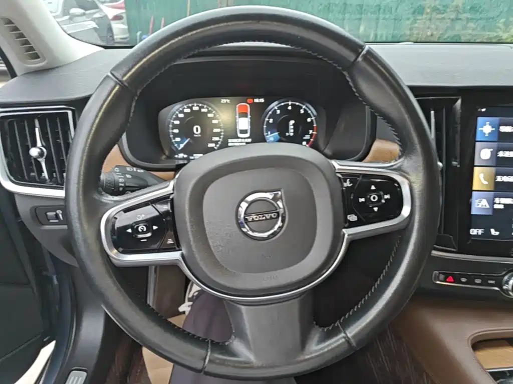 Volvo S90 — фото 11