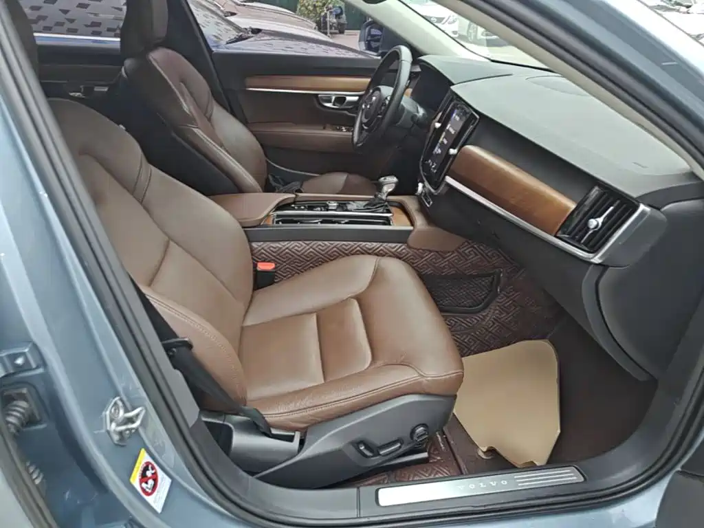 Volvo S90 — фото 25