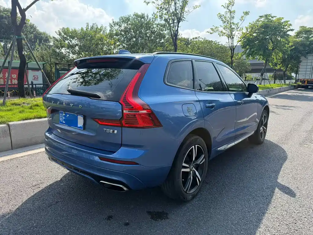 Volvo XC60 — фото 4