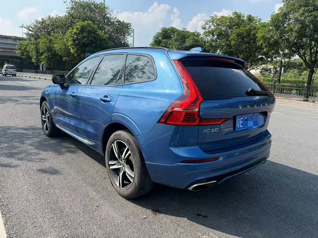 Volvo XC60 — фото 5