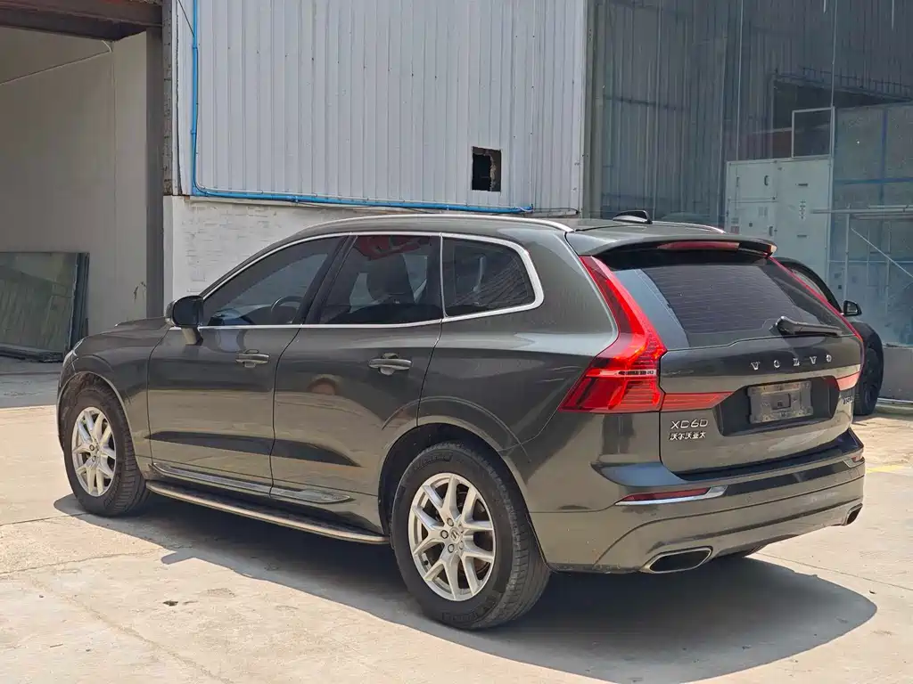 Volvo XC60 — фото 7
