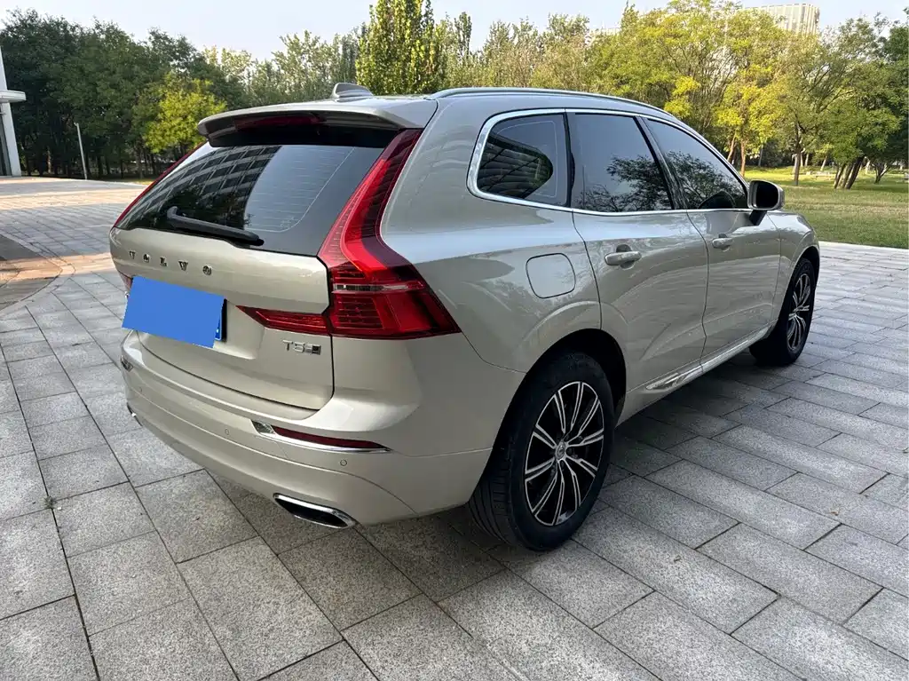 Volvo XC60 — фото 5