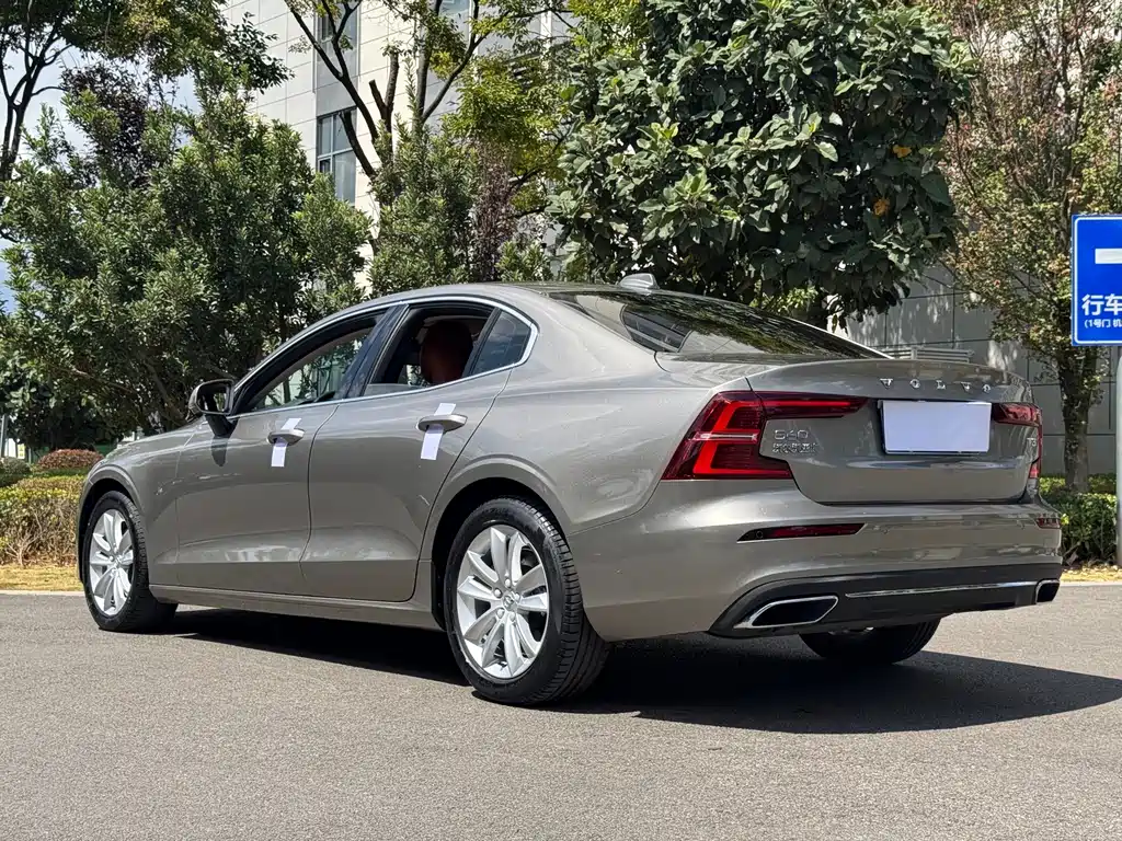 Volvo S60 — фото 4