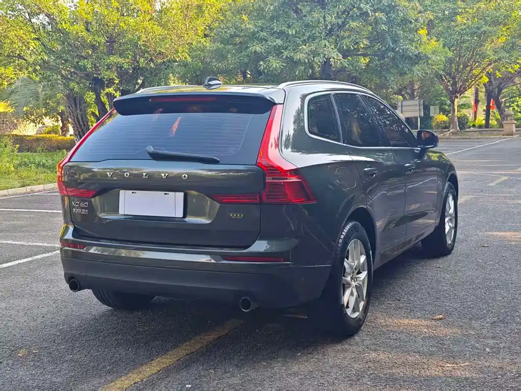 Volvo XC60 — фото 9