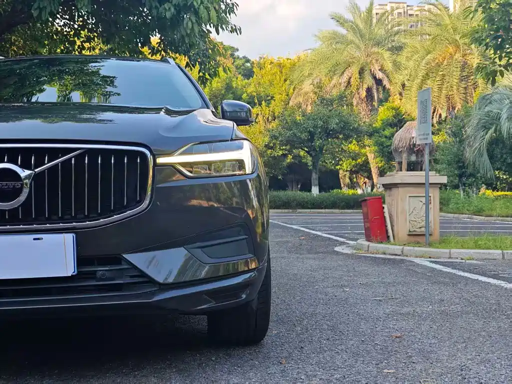 Volvo XC60 — фото 10