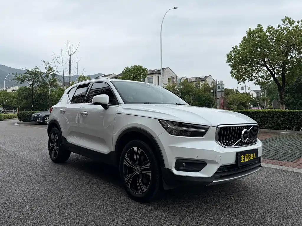 Volvo XC40 — фото 3