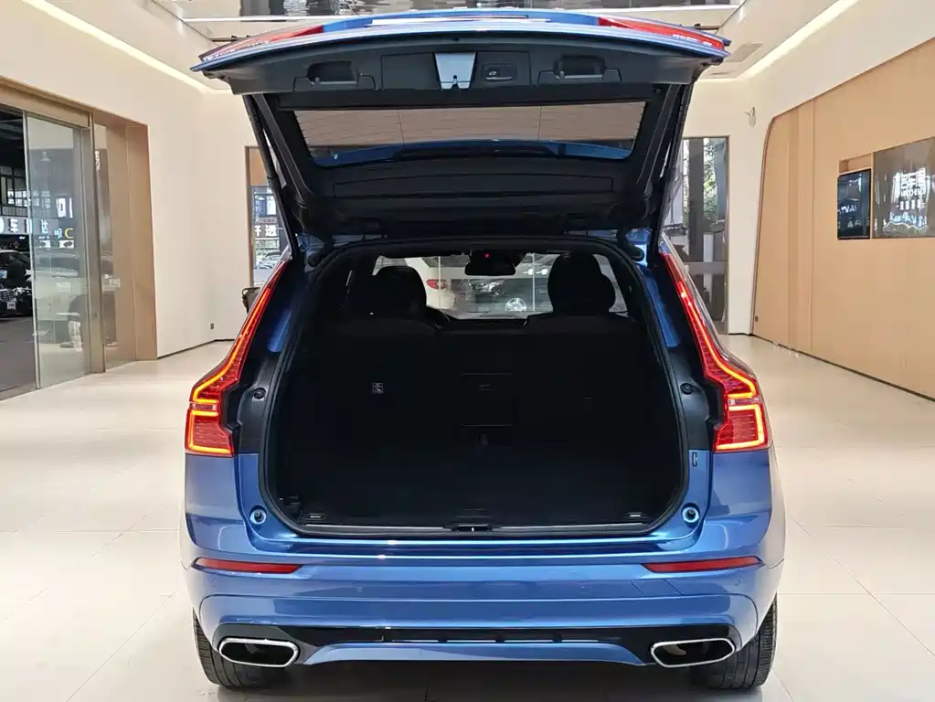 Volvo XC60 — фото 17