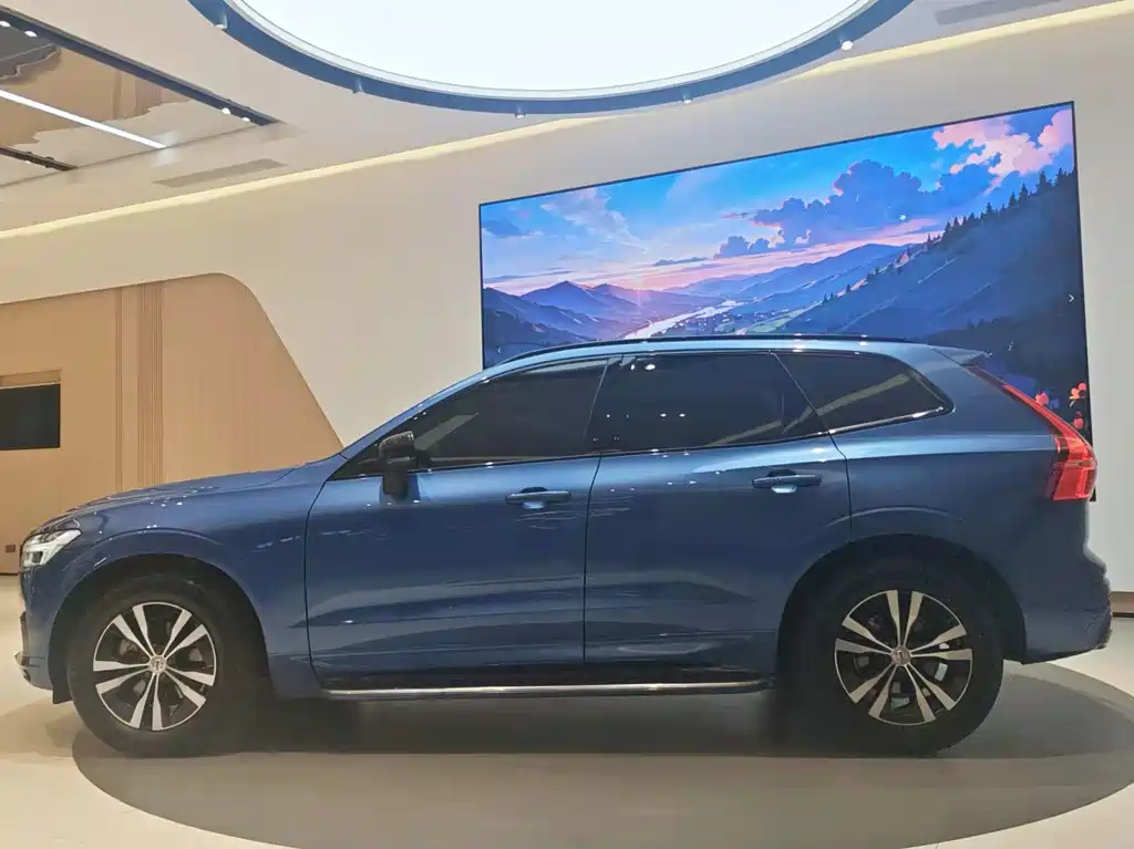Volvo XC60 — фото 18