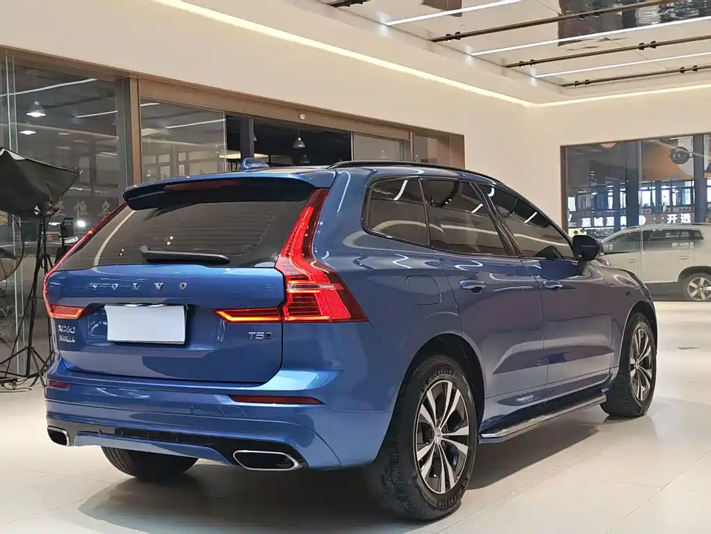 Volvo XC60 — фото 6