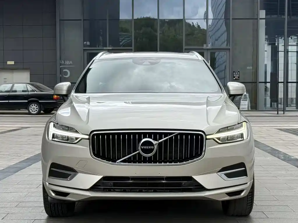 Volvo XC60 — фото 2
