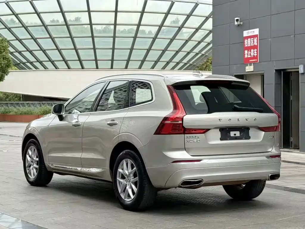 Volvo XC60 — фото 7