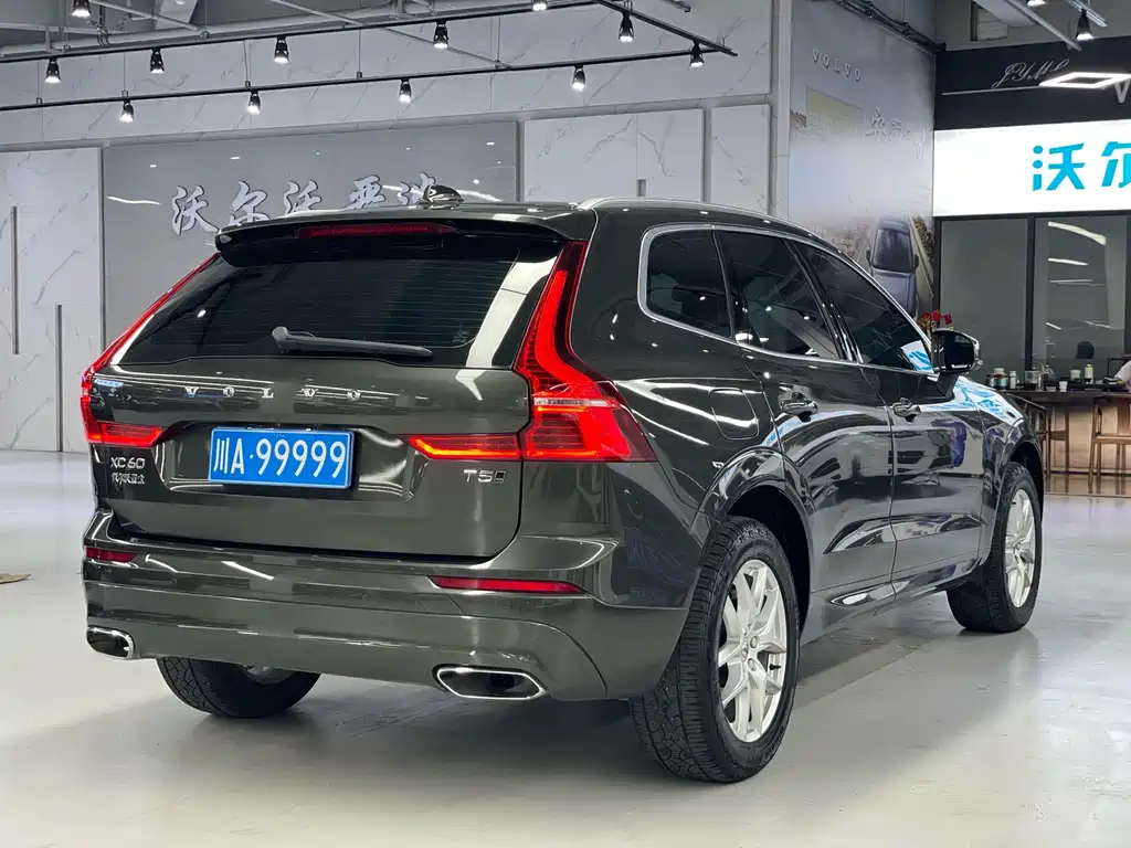 Volvo XC60 — фото 11