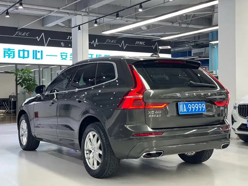 Volvo XC60 — фото 9