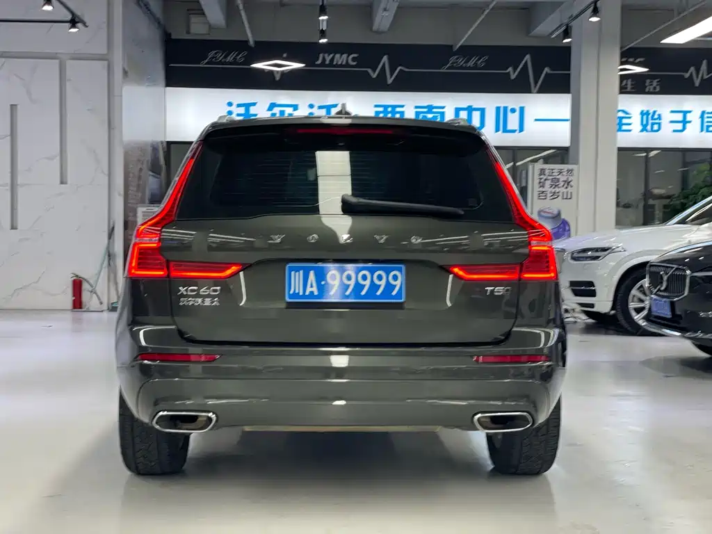 Volvo XC60 — фото 10