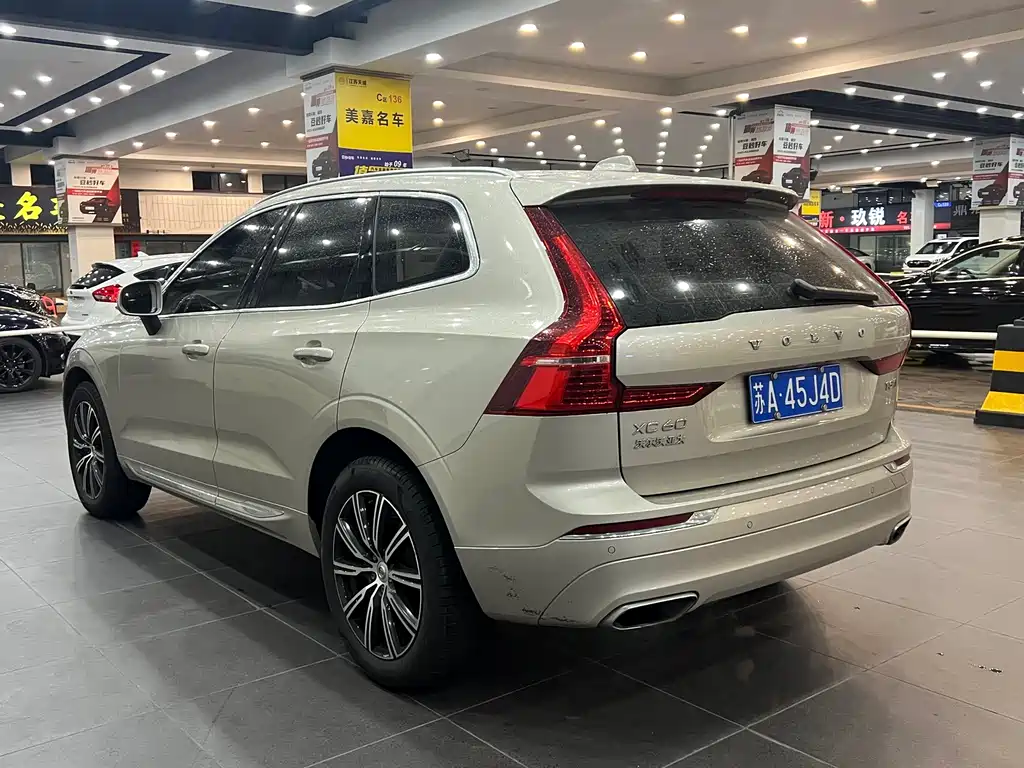 Volvo XC60 — фото 7