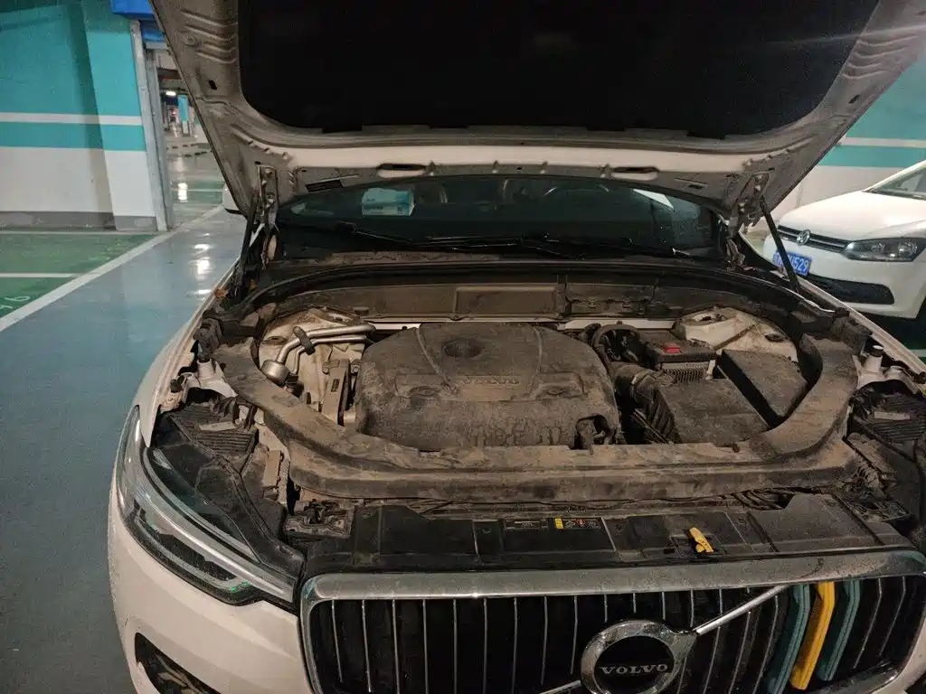 Volvo XC60 — фото 19