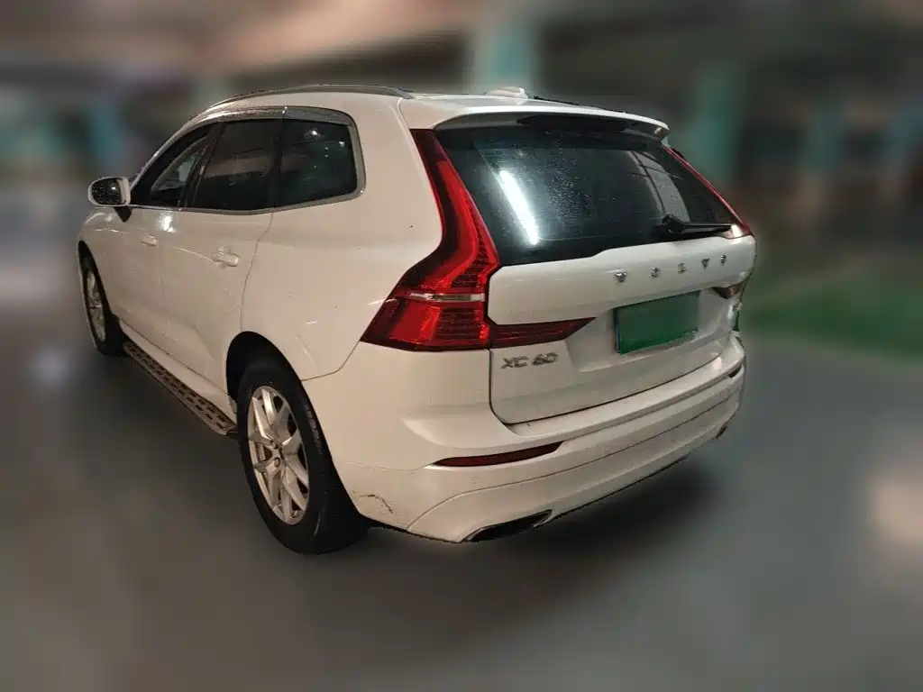 Volvo XC60 — фото 25