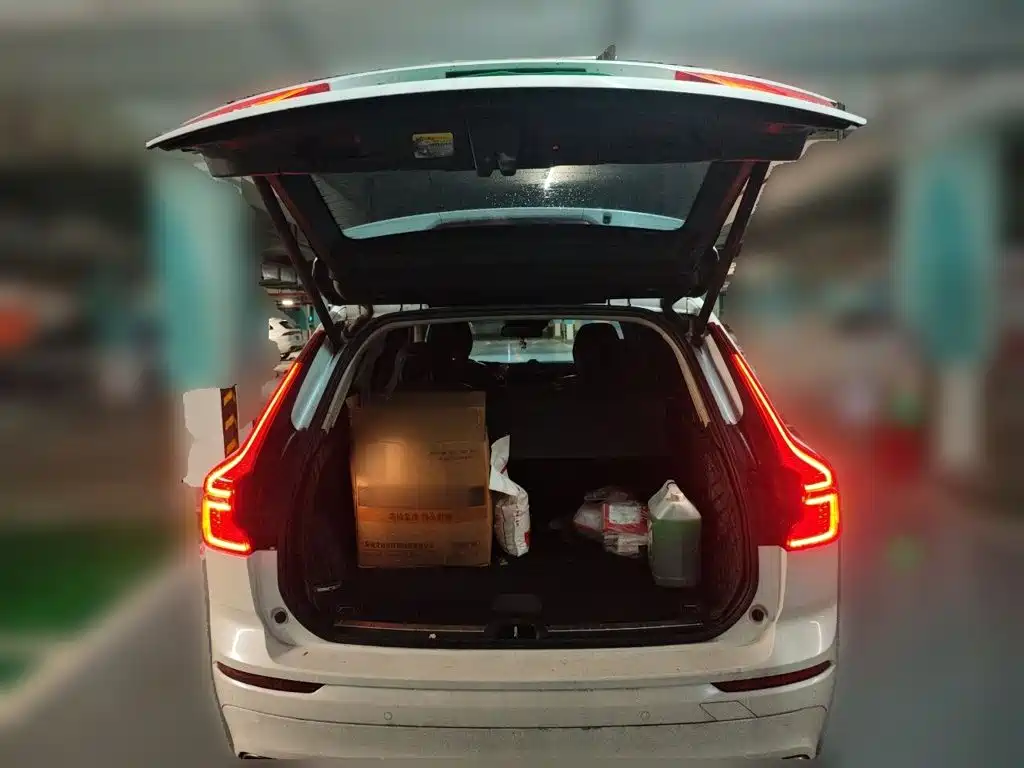 Volvo XC60 — фото 10