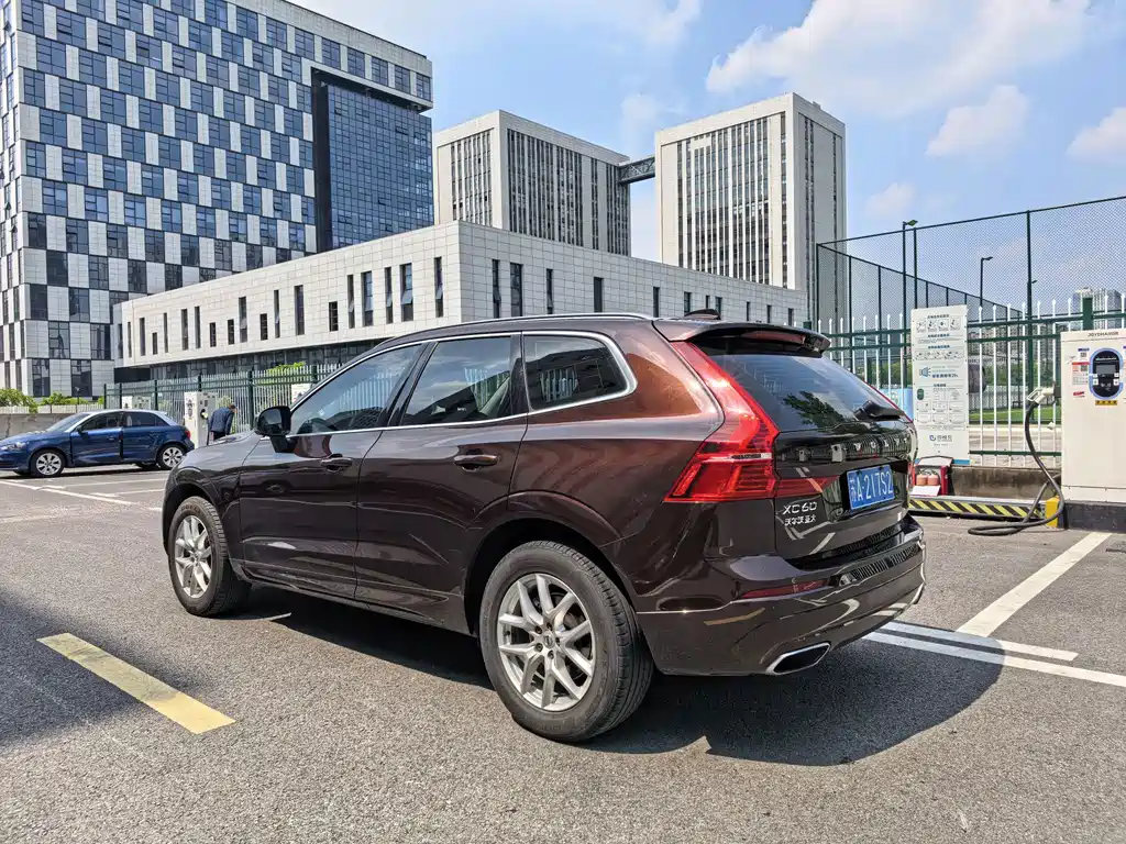 Volvo XC60 — фото 3
