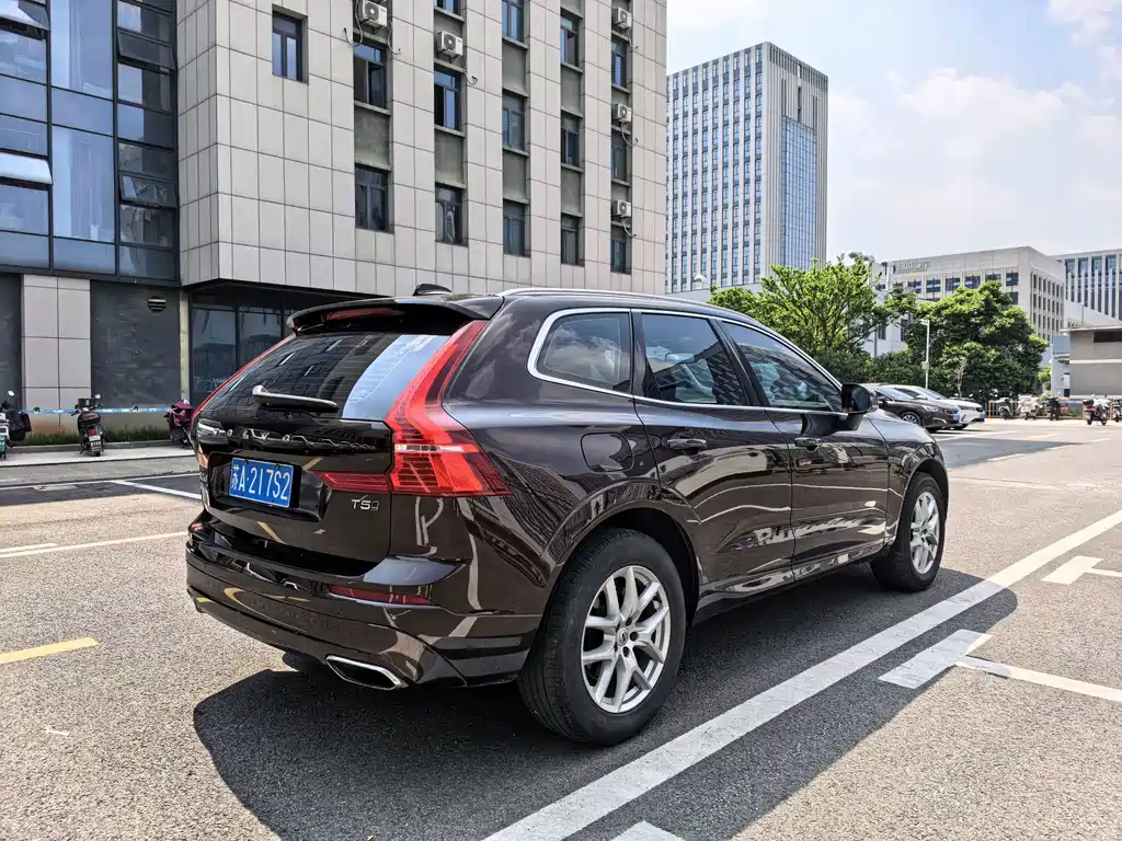 Volvo XC60 — фото 5