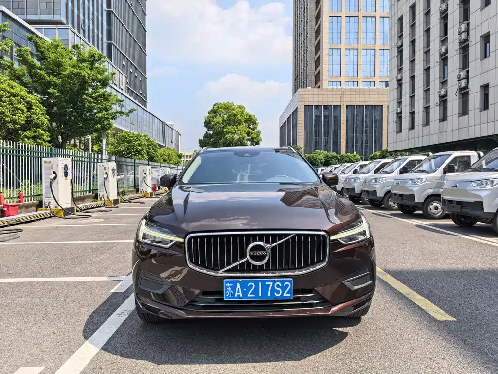 Volvo XC60 — фото 8