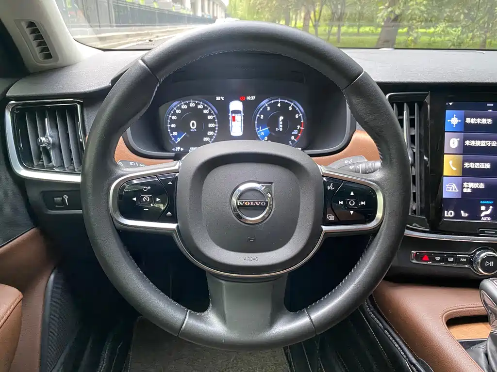 Volvo S90 — фото 13
