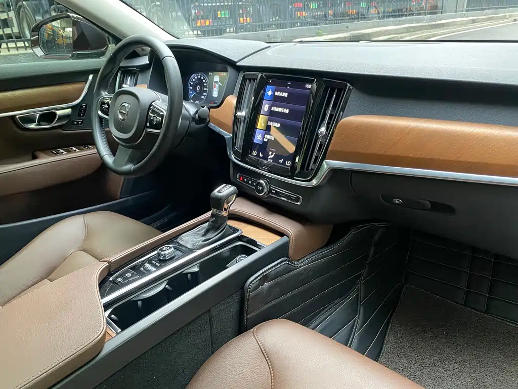 Volvo S90 — фото 19