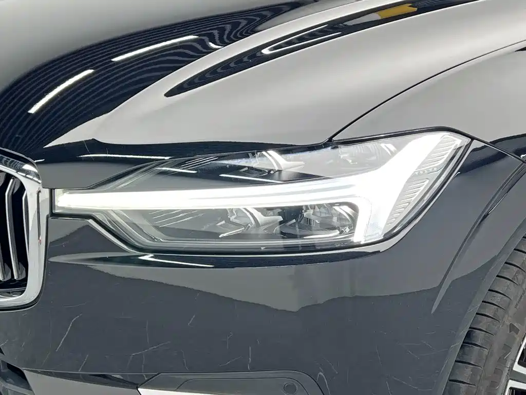 Volvo XC60 — фото 11
