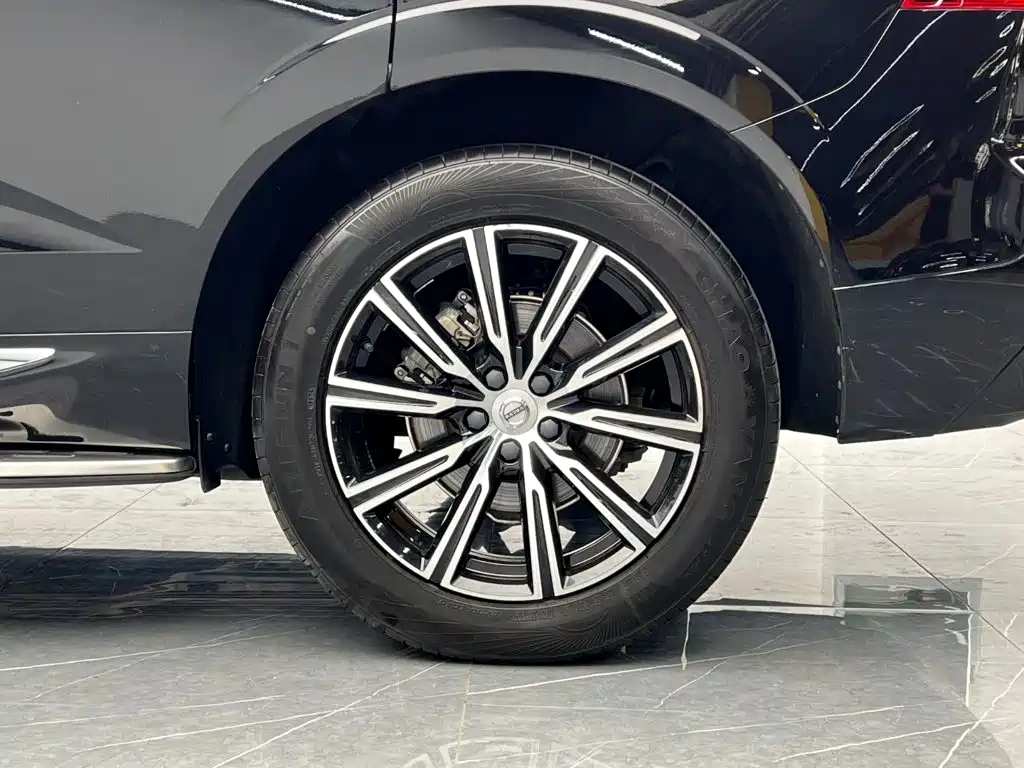 Volvo XC60 — фото 24