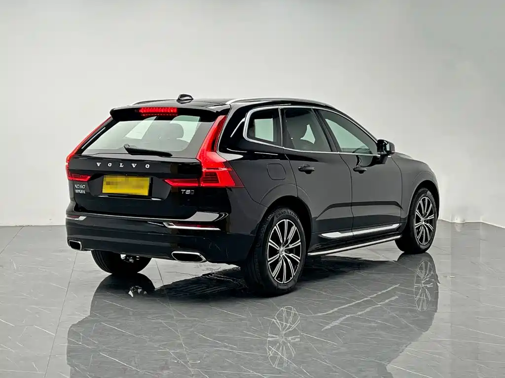 Volvo XC60 — фото 6