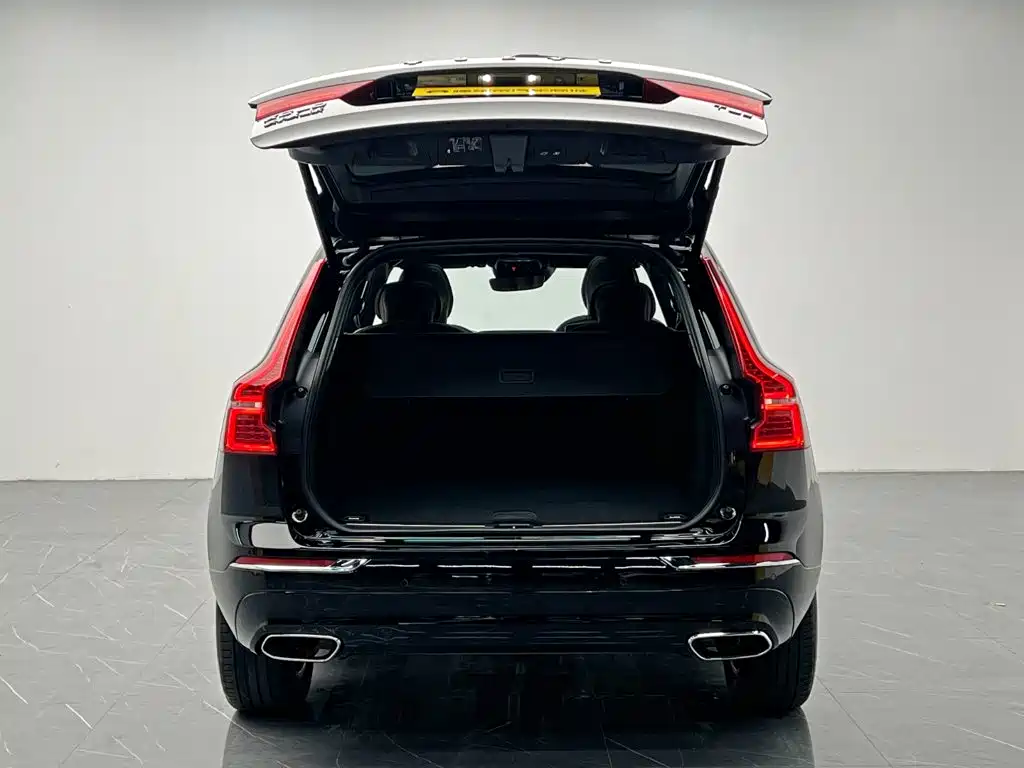 Volvo XC60 — фото 9