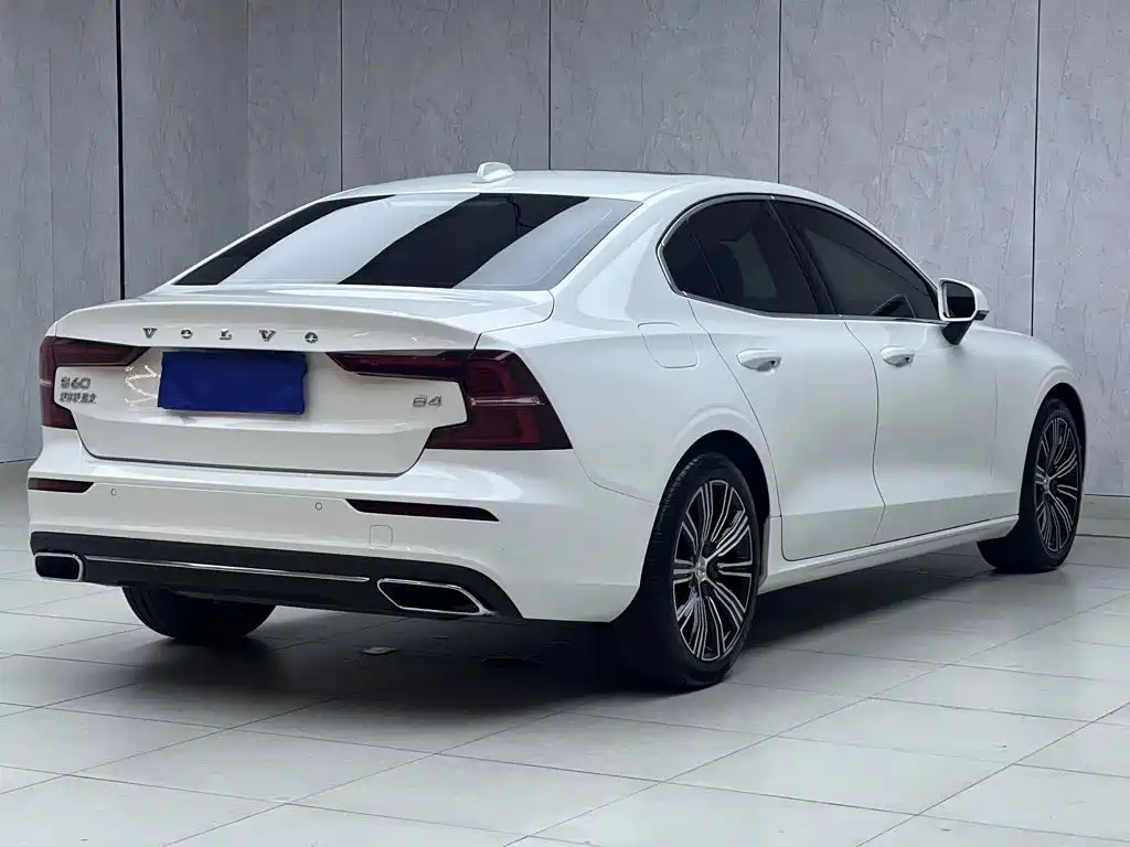 Volvo S60 — фото 10