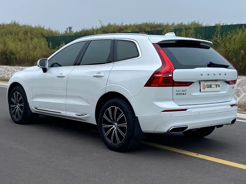 Volvo XC60 — фото 6