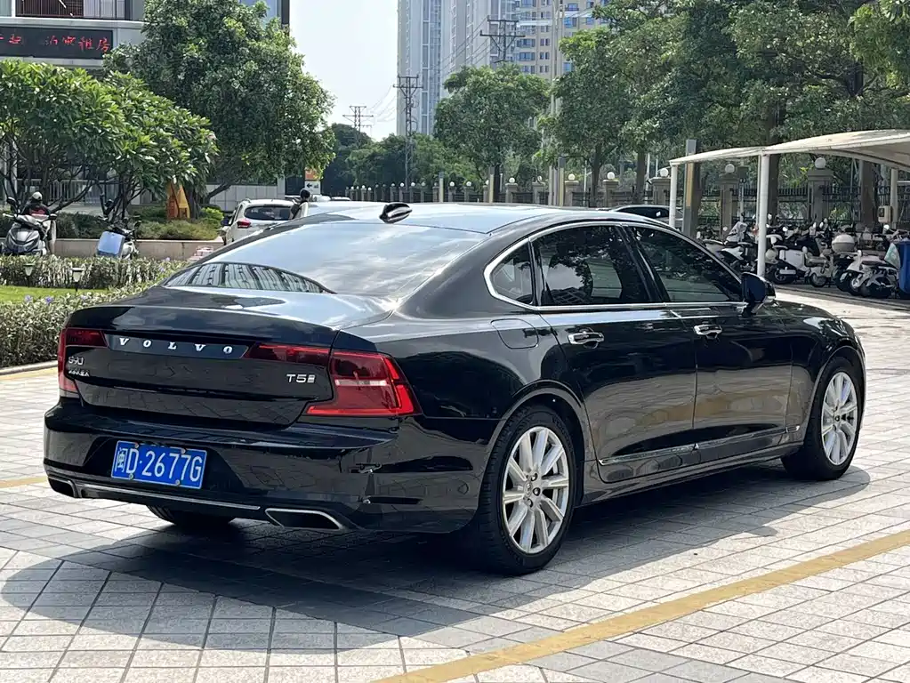 Volvo S90 — фото 4