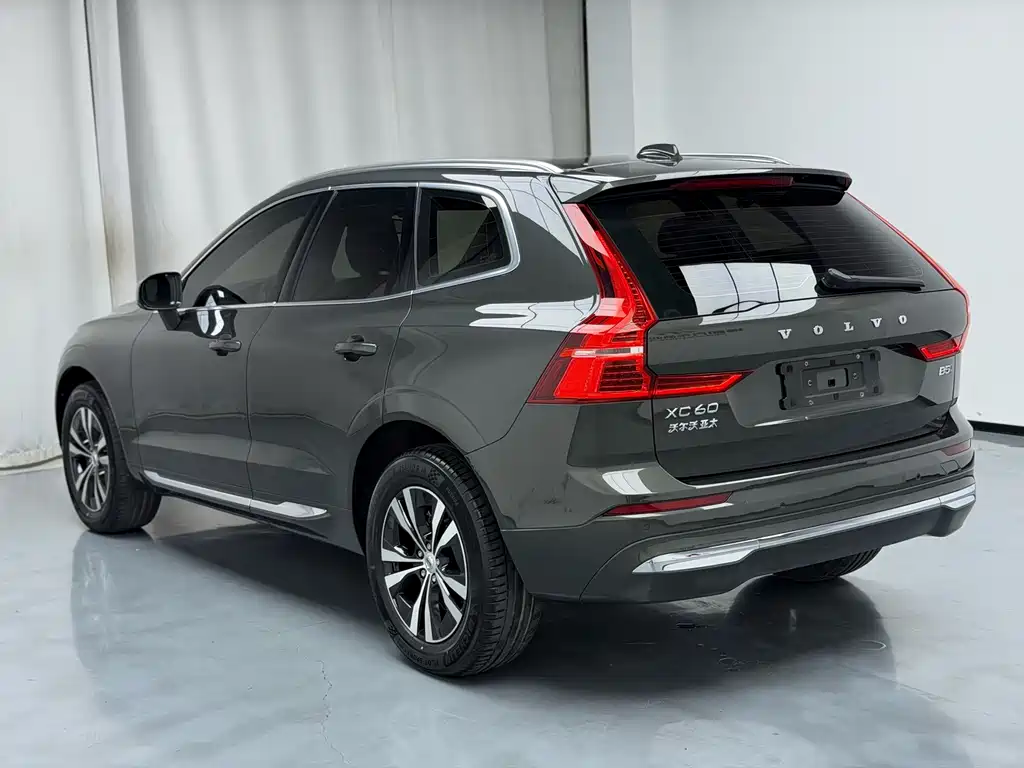 Volvo XC60 — фото 2