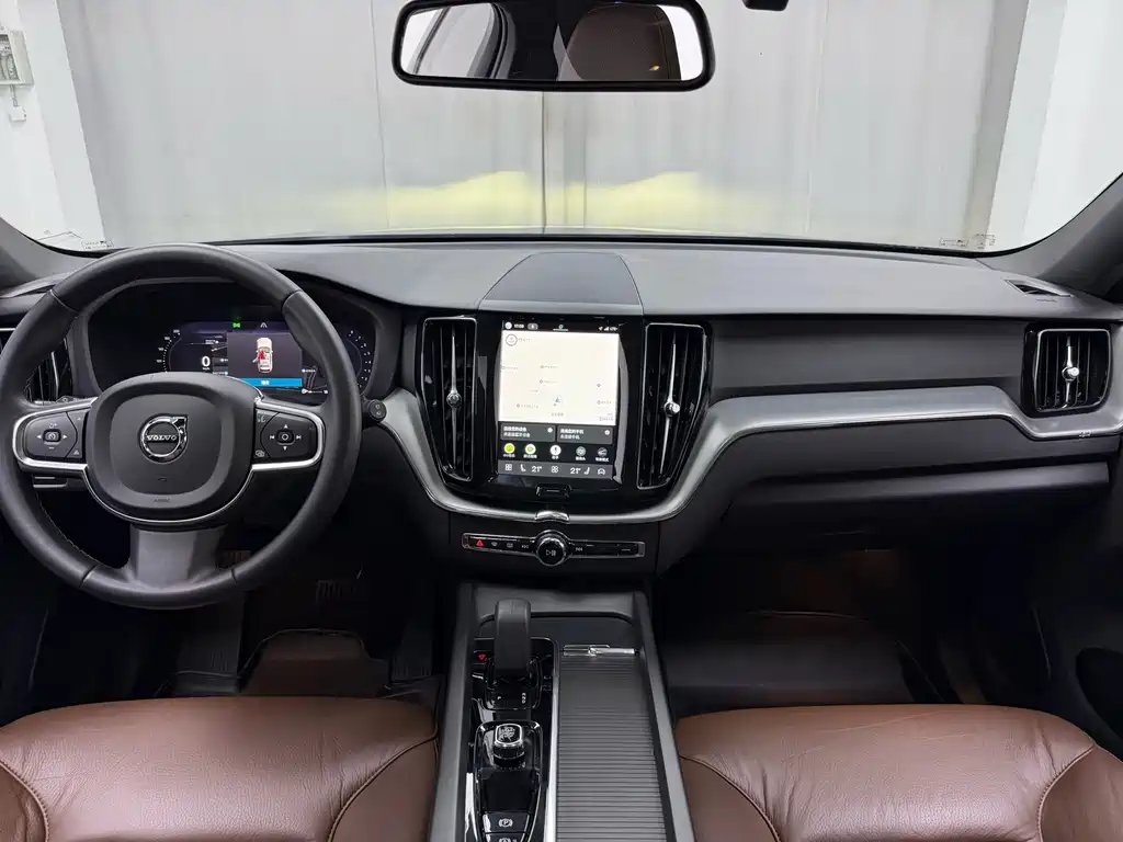 Volvo XC60 — фото 6