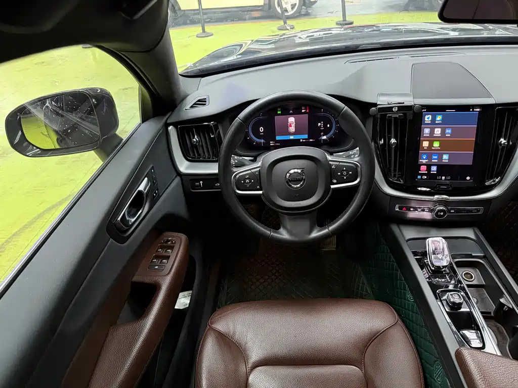 Volvo XC60 — фото 14