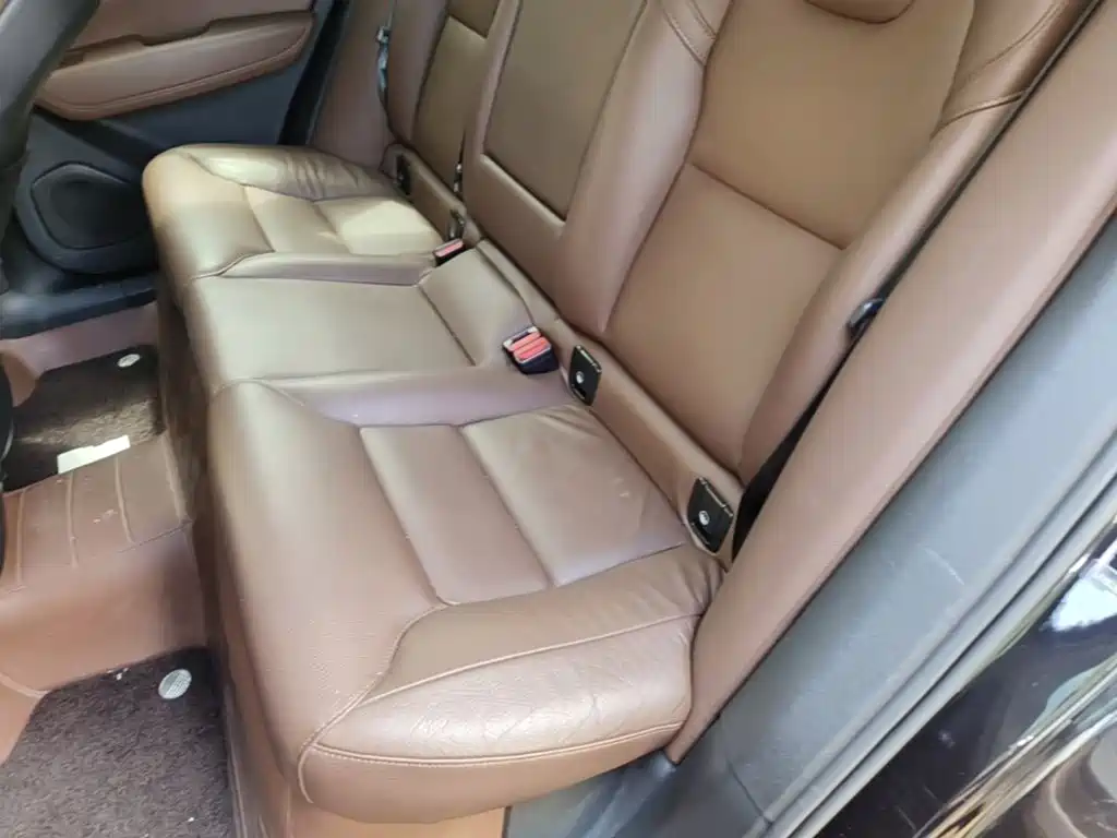 Volvo XC60 — фото 13