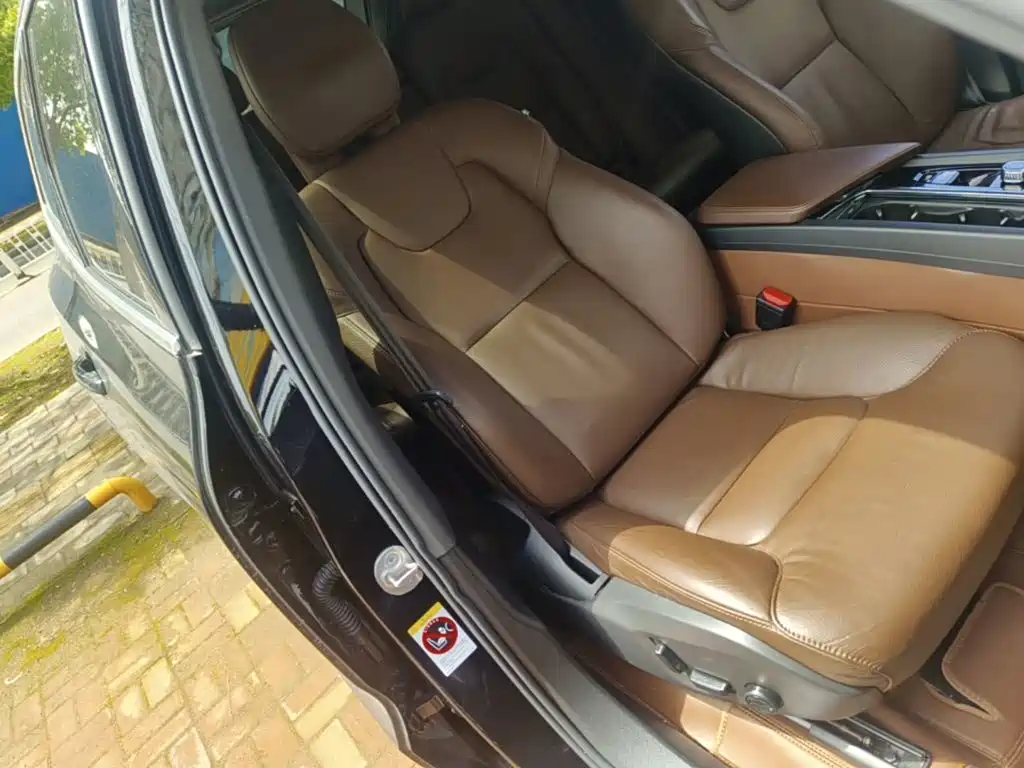 Volvo XC60 — фото 20