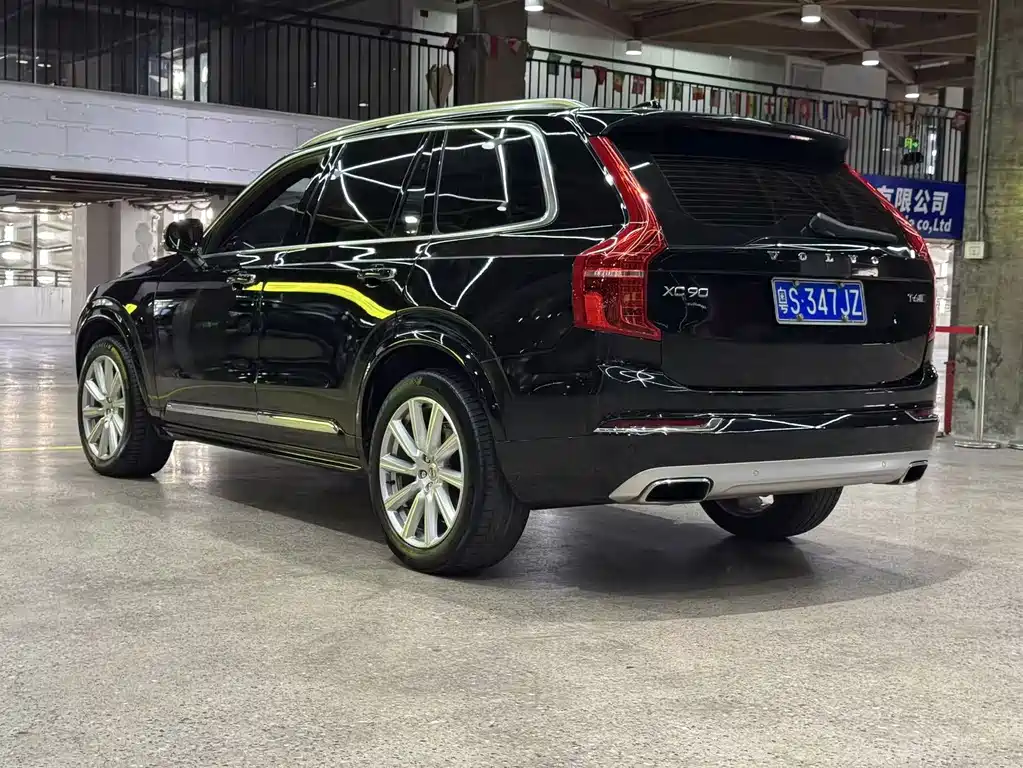Volvo XC90 — фото 11