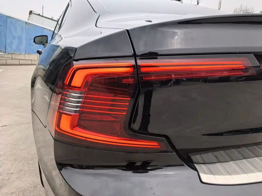 Volvo S90 — фото 13