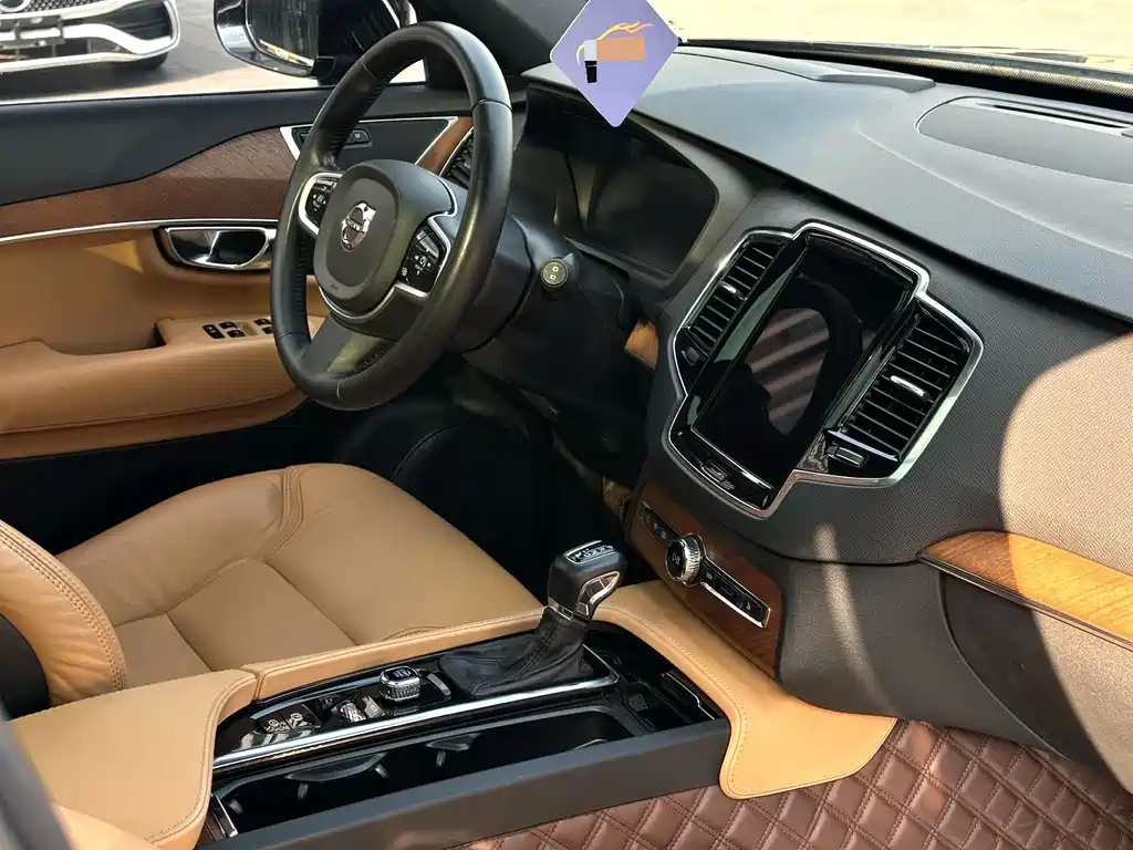 Volvo XC90 — фото 11