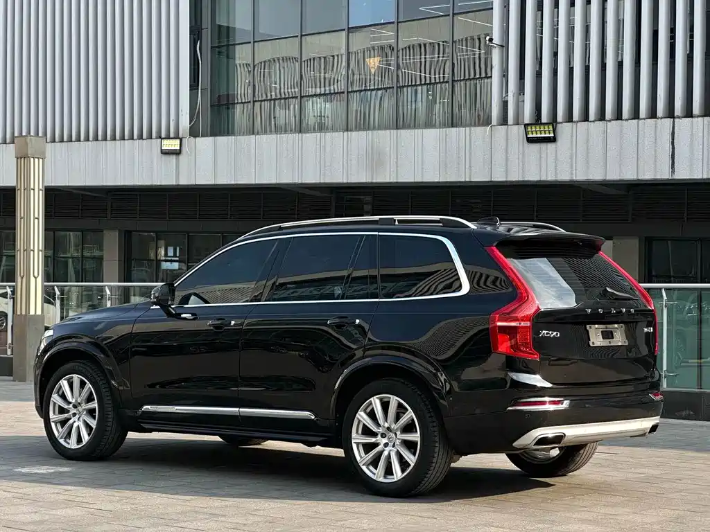 Volvo XC90 — фото 15